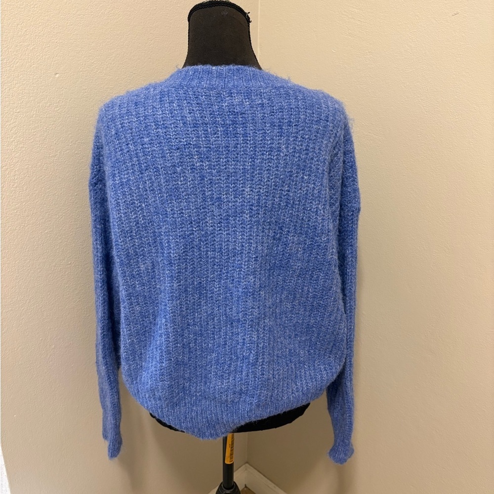 Cozy Blue Knitted V-Neck Sweater Size M/L - Picture 3 of 3